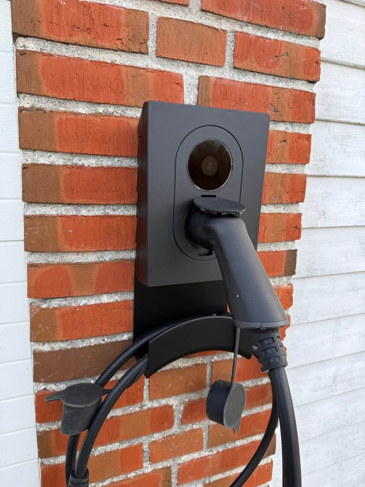 Holder til montering under Zaptec Go-lader